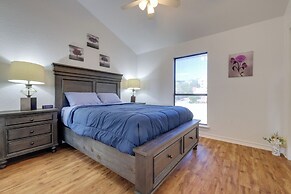 Canyon Lake Townhome w/ Balcony, Deck & Yard!