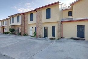 Canyon Lake Townhome w/ Balcony, Deck & Yard!