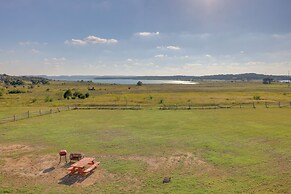 Canyon Lake Townhome w/ Balcony, Deck & Yard!