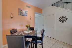 Canyon Lake Townhome w/ Balcony, Deck & Yard!