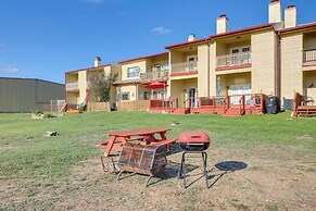 Canyon Lake Townhome w/ Balcony, Deck & Yard!