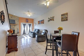 Canyon Lake Townhome w/ Balcony, Deck & Yard!