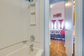 Canyon Lake Townhome w/ Balcony, Deck & Yard!