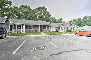 Lovely High Point Abode ~ 2 Mi to University!