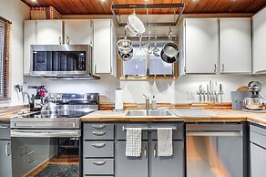 Inviting Mt Hood Cabin w/ Porch: 1 Mi to Skibowl!