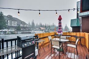 Inviting Mt Hood Cabin w/ Porch: 1 Mi to Skibowl!