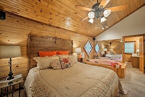 Studio w/ Deck: Near Thorncrown Chapel & Lakes