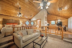 Studio w/ Deck: Near Thorncrown Chapel & Lakes