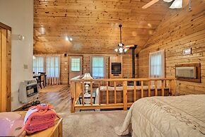 Studio w/ Deck: Near Thorncrown Chapel & Lakes