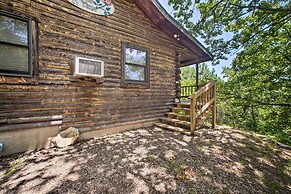Studio w/ Deck: Near Thorncrown Chapel & Lakes