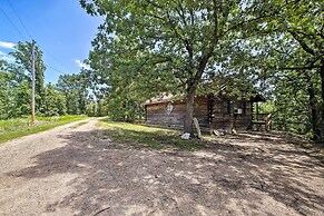 Studio w/ Deck: Near Thorncrown Chapel & Lakes