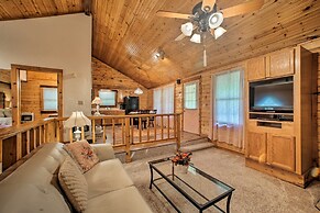 Studio w/ Deck: Near Thorncrown Chapel & Lakes
