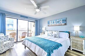 North Myrtle Beach Condo - Walk to Beaches!