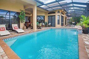 Upscale Marco Island Villa w/ Outdoor Bar + Pool!