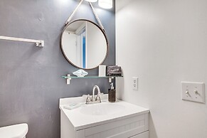 Harbor Island Condo w/ Pool Access: Walk to Beach!