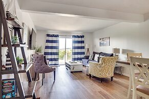 Harbor Island Condo w/ Pool Access: Walk to Beach!