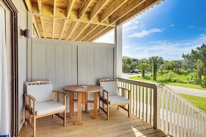 Harbor Island Condo w/ Pool Access: Walk to Beach!