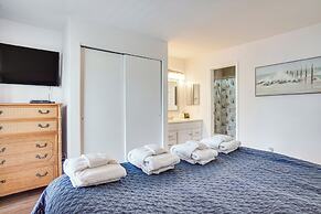 Harbor Island Condo w/ Pool Access: Walk to Beach!