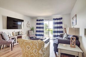 Harbor Island Condo w/ Pool Access: Walk to Beach!