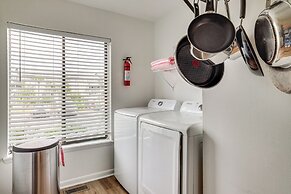 Harbor Island Condo w/ Pool Access: Walk to Beach!