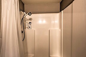 Mountains Majesty Cabin w/ Hot Tub & Mtn Views!