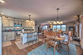 Mountains Majesty Cabin w/ Hot Tub & Mtn Views!