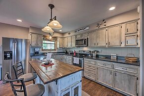 Mountains Majesty Cabin w/ Hot Tub & Mtn Views!