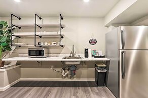 8 Mi to Barr Lake: Cozy Commerce City Home!