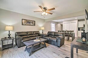 Cheerful Townhouse - Walk to Table Rock Lake!