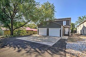 Cheerful Townhouse - Walk to Table Rock Lake!