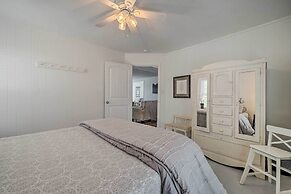 Bright Carolina Beach Cottage w/ Yard & Grill