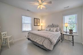 Bright Carolina Beach Cottage w/ Yard & Grill