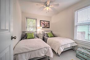 Bright Carolina Beach Cottage w/ Yard & Grill