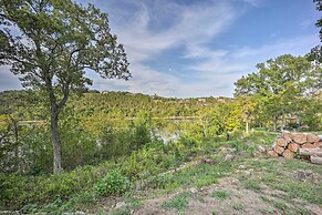 Private Eureka Springs Retreat w/ Hot Tub!
