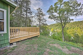 Private Eureka Springs Retreat w/ Hot Tub!