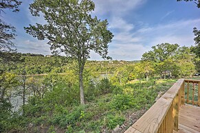 Private Eureka Springs Retreat w/ Hot Tub!