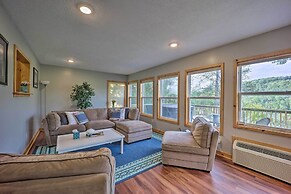 Private Eureka Springs Retreat w/ Hot Tub!