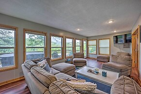 Private Eureka Springs Retreat w/ Hot Tub!