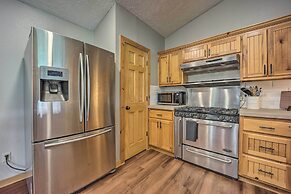 Private Eureka Springs Retreat w/ Hot Tub!