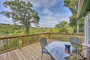 Private Eureka Springs Retreat w/ Hot Tub!