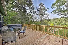 Private Eureka Springs Retreat w/ Hot Tub!