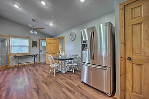 Private Eureka Springs Retreat w/ Hot Tub!