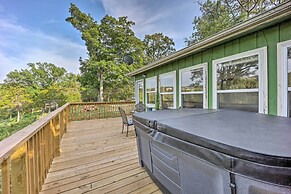 Private Eureka Springs Retreat w/ Hot Tub!