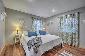 Private Eureka Springs Retreat w/ Hot Tub!