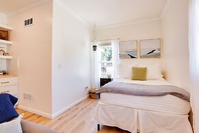 Centrally Located Studio 3 Mi From Downtown!