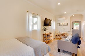 Centrally Located Studio 3 Mi From Downtown!