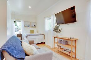 Centrally Located Studio 3 Mi From Downtown!