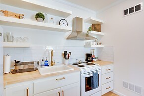 Centrally Located Studio 3 Mi From Downtown!