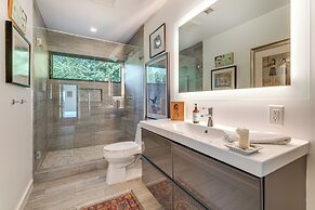 Luxe Mid-century Austin Home w/ Canyon Views