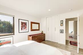 Luxe Mid-century Austin Home w/ Canyon Views